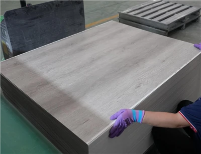 Spc Flooring: resistente al agua, al fuego-y al desgaste-
